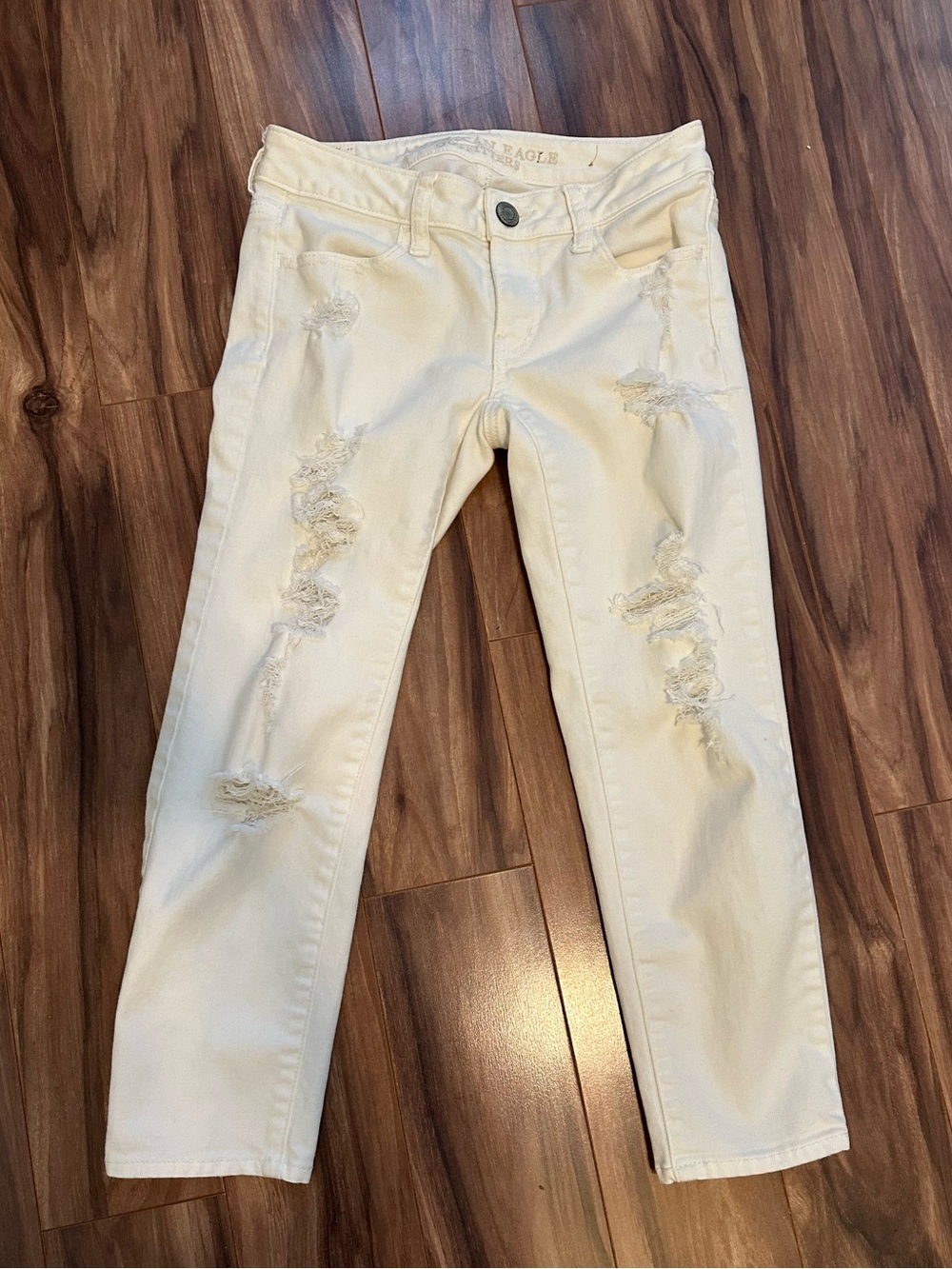 American Eagle Outfitters White Distressed jegging crop
